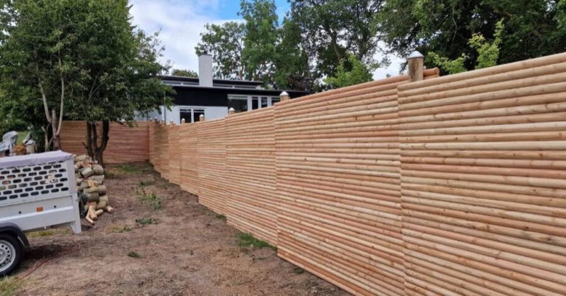 Raftehegn monteret i dansk have – 150–200 cm højde